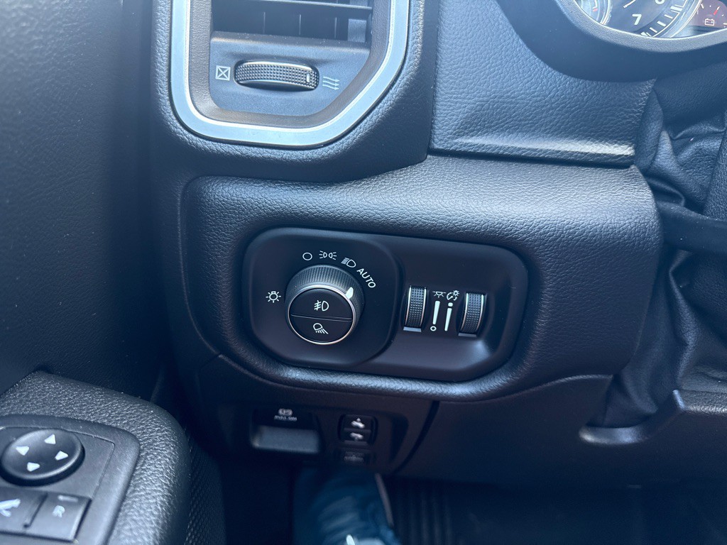 2019 RAM 1500 Image 16