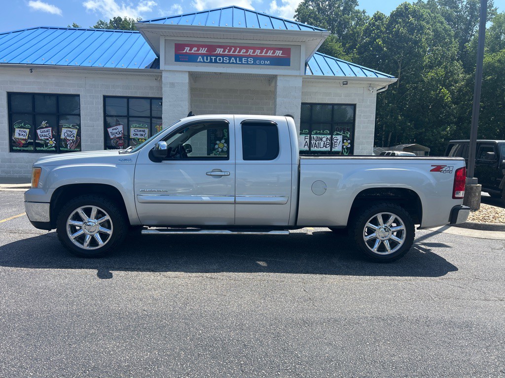 2011 GMC Sierra Image 2
