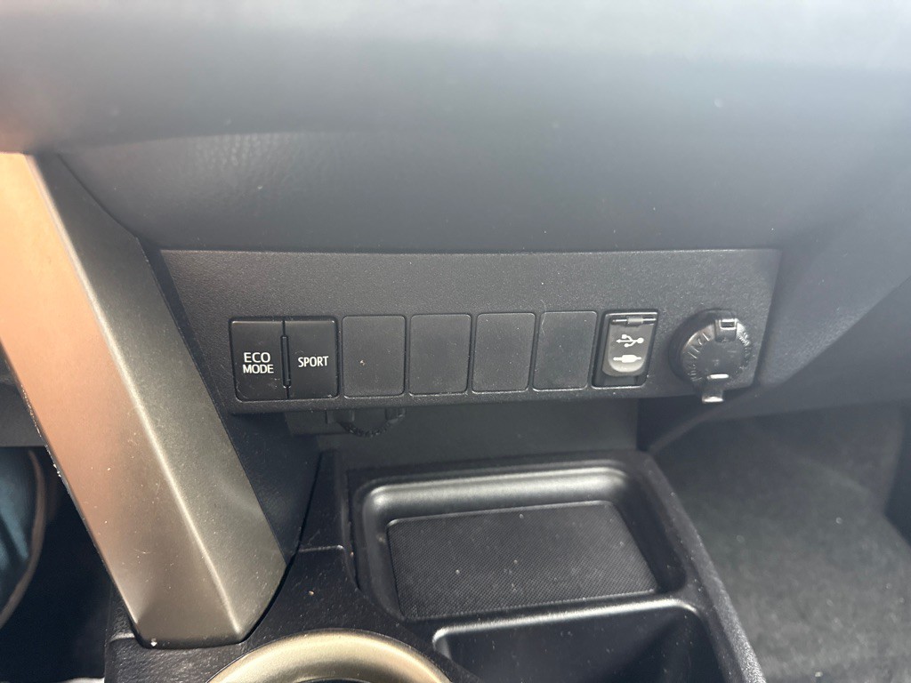 2015 Toyota Rav4 Image 12