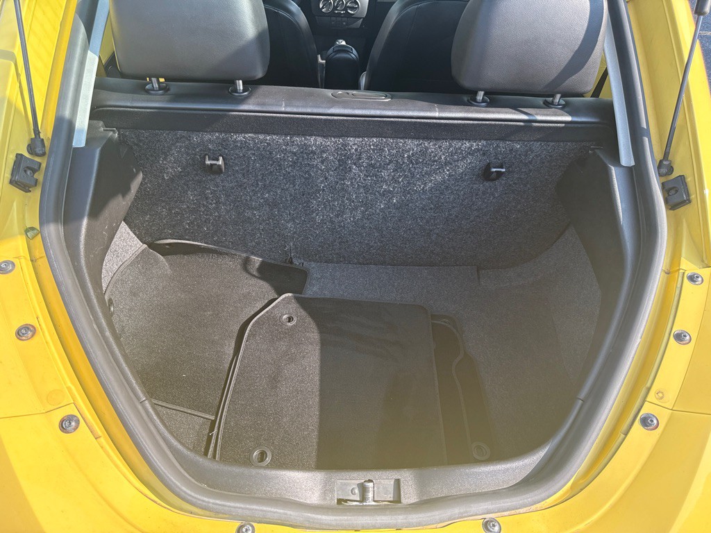 2006 Volkswagen Beetle Image 7
