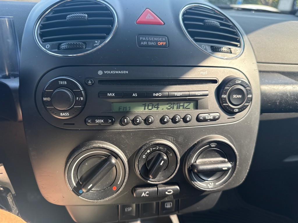 2006 Volkswagen Beetle Image 9