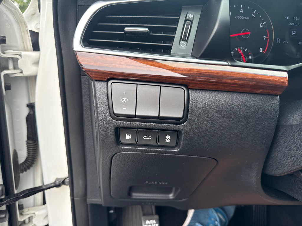 2017 Kia Cadenza Image 17