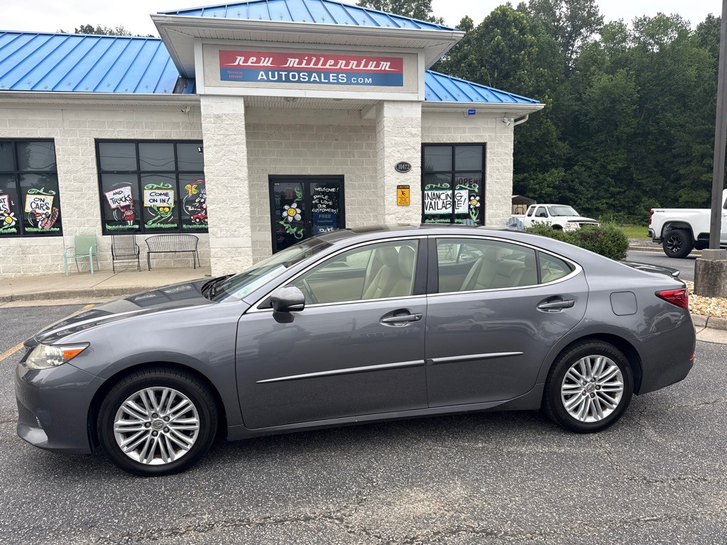 2013 Lexus ES Image 2