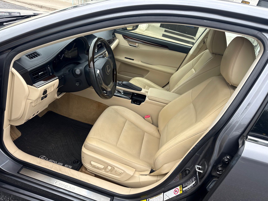 2013 Lexus ES Image 7