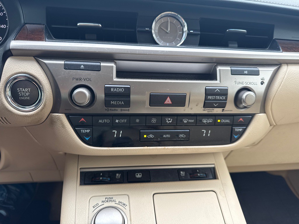 2013 Lexus ES Image 12