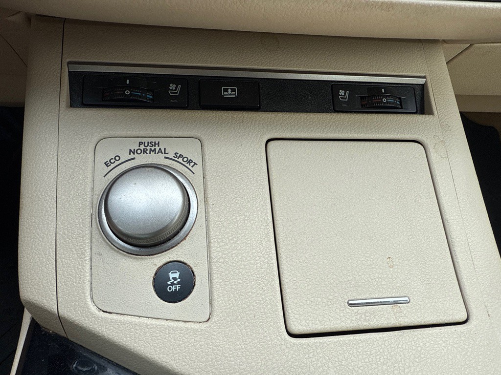 2013 Lexus ES Image 13