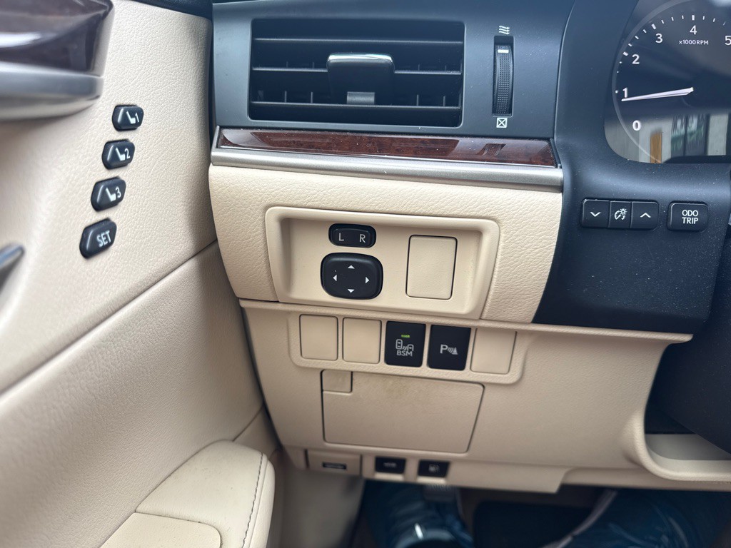 2013 Lexus ES Image 16