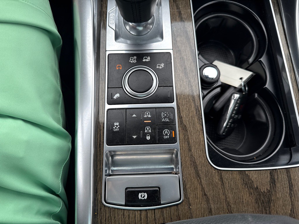 2015 Land Rover Range Rover Sport Image 16