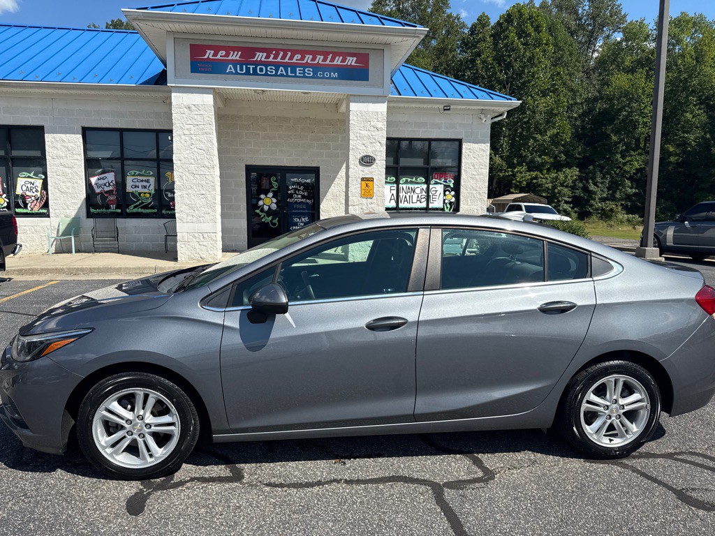 2018 Chevrolet Cruze Image 2