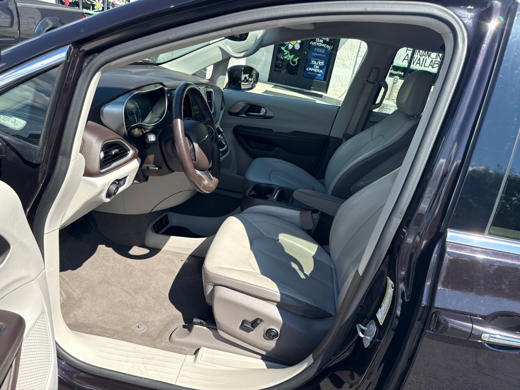 2018 Chrysler Pacifica Image 7