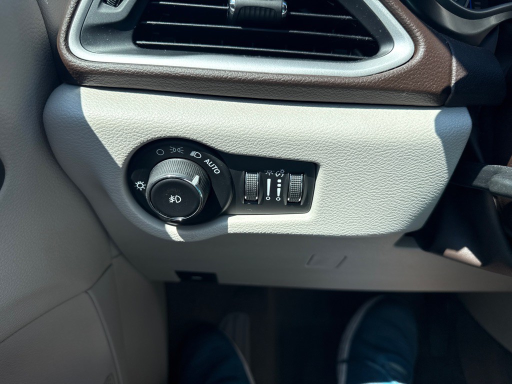 2018 Chrysler Pacifica Image 19