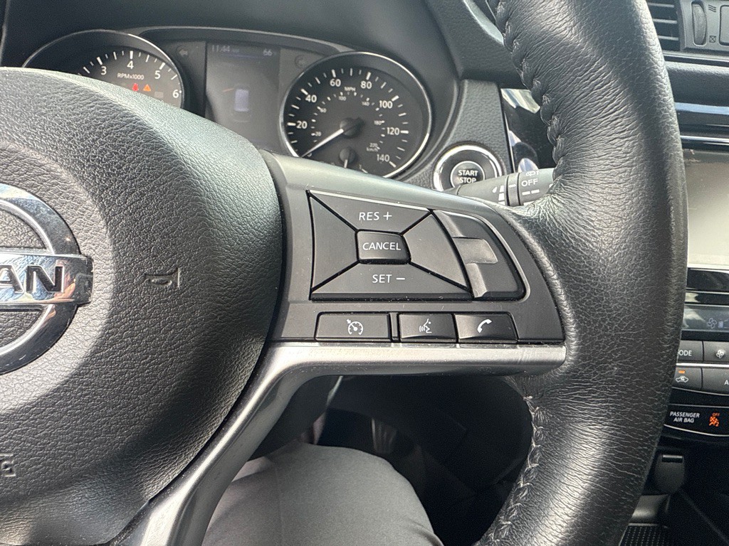 2018 Nissan Rogue Image 16