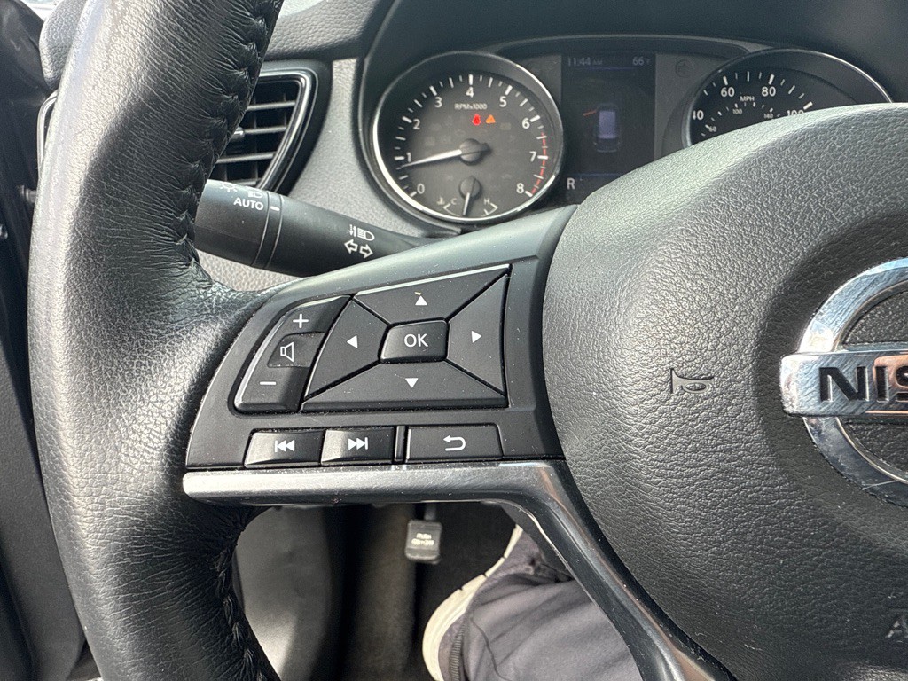 2018 Nissan Rogue Image 17