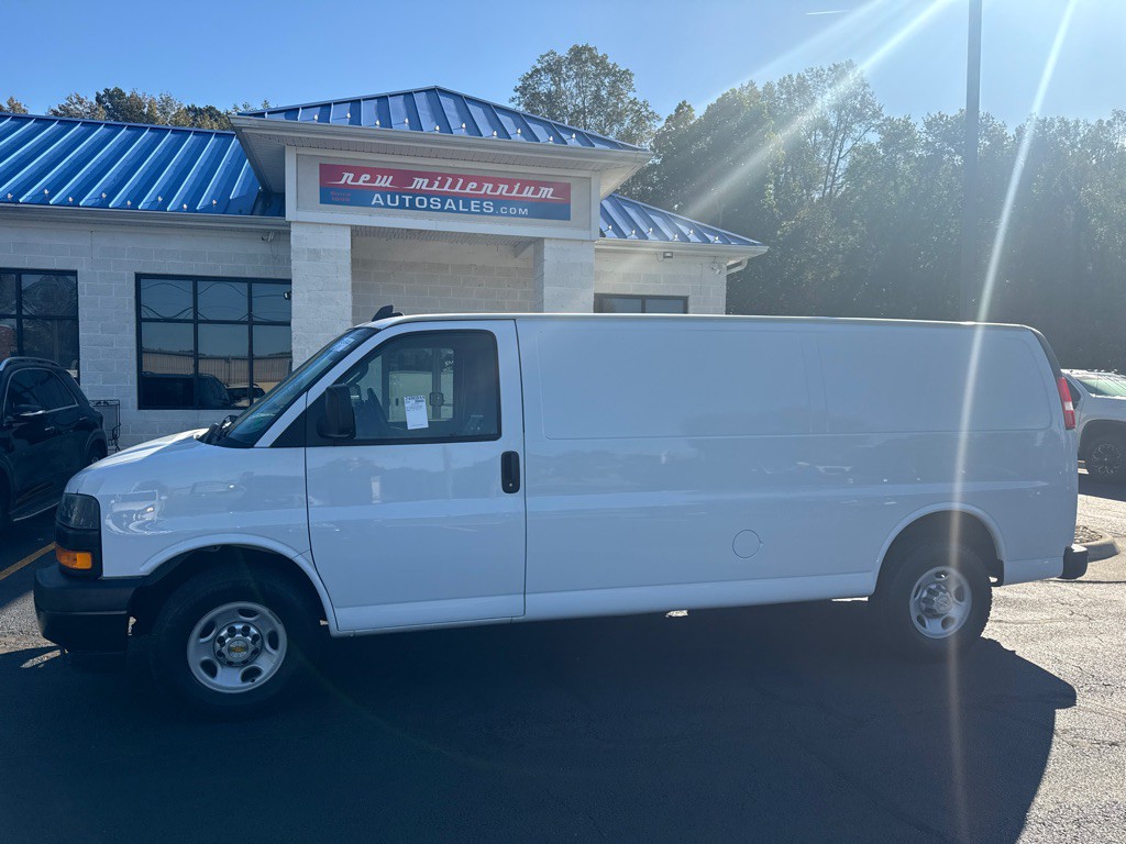 2019 Chevrolet Express Image 2