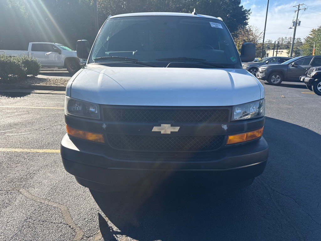 2019 Chevrolet Express Image 3