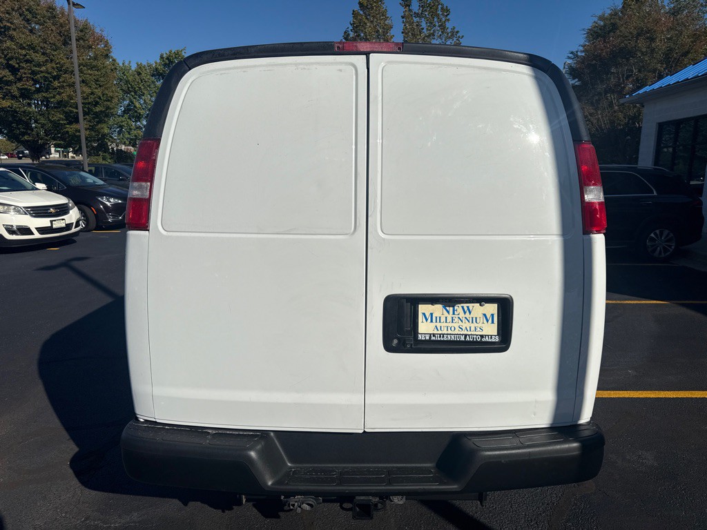 2019 Chevrolet Express Image 5