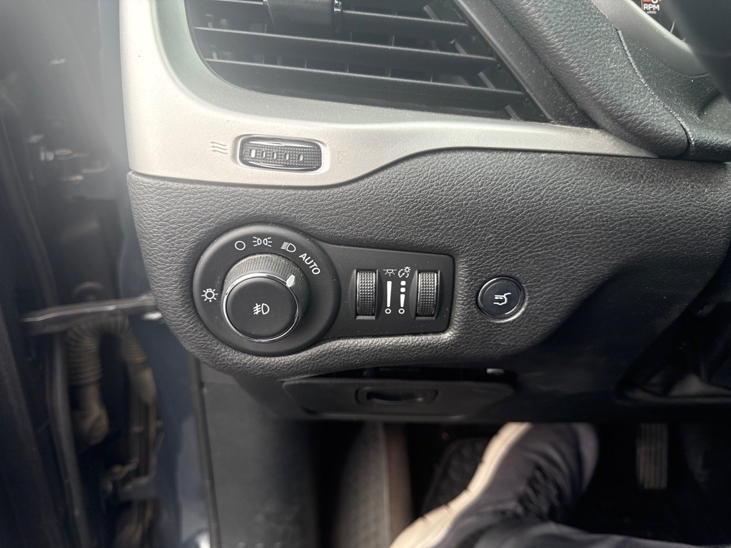 2017 Jeep Cherokee Image 17