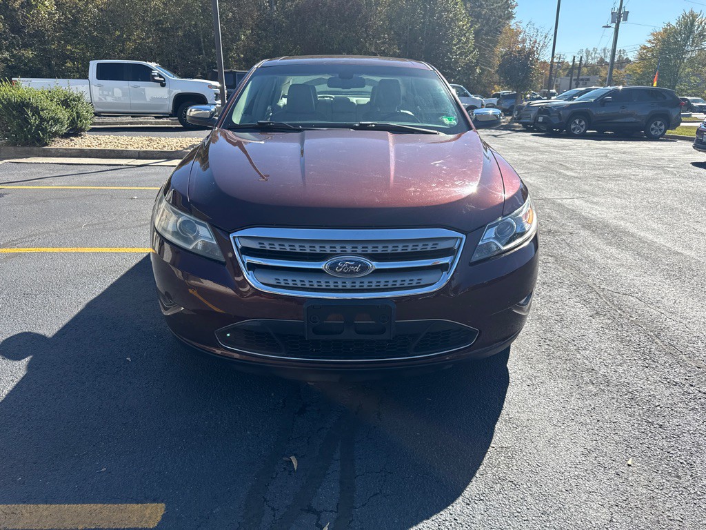 2010 Ford Taurus Image 2