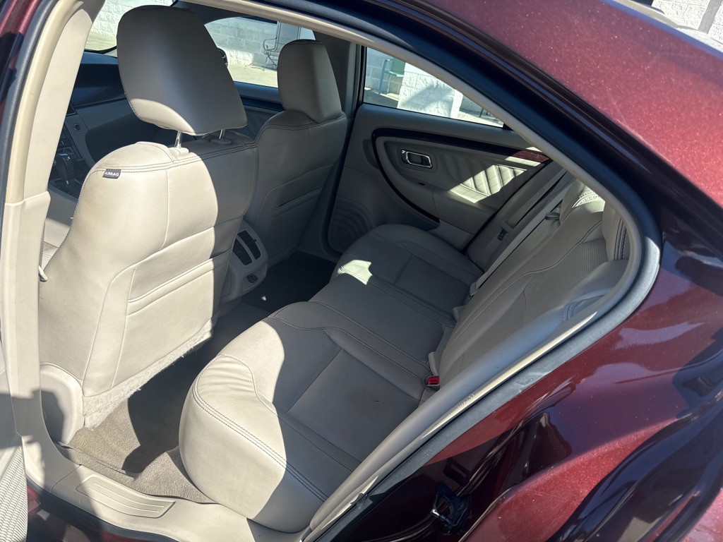 2010 Ford Taurus Image 6