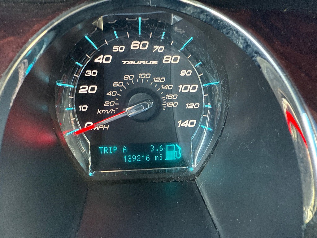 2010 Ford Taurus Image 7