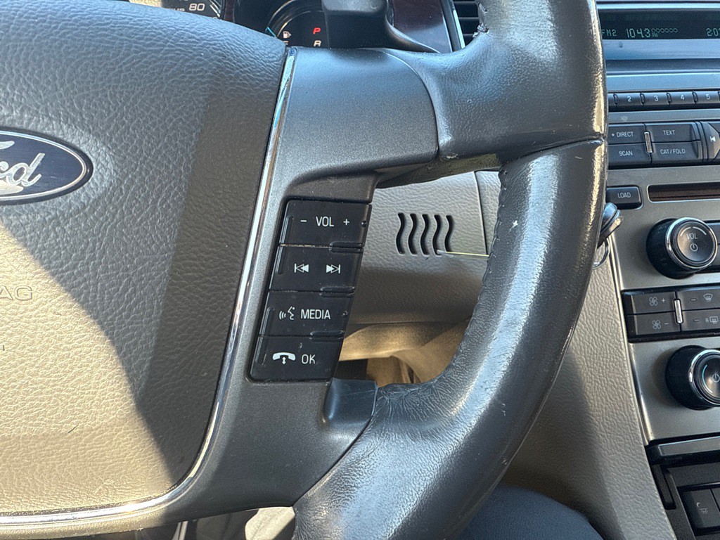 2010 Ford Taurus Image 10