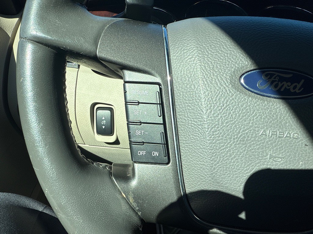 2010 Ford Taurus Image 11