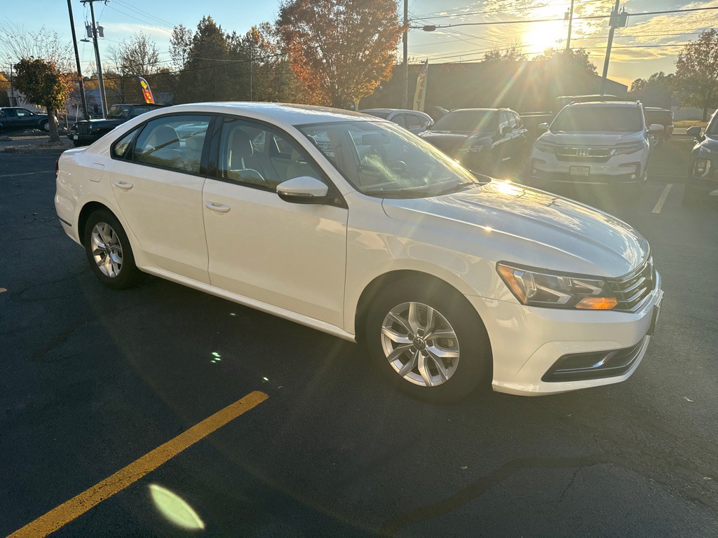 2018 Volkswagen Passat Image 4