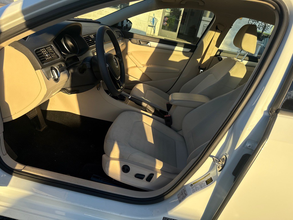 2018 Volkswagen Passat Image 6