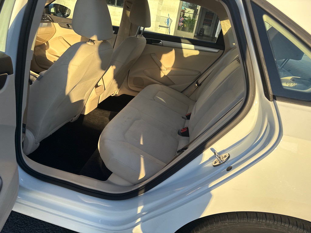 2018 Volkswagen Passat Image 7