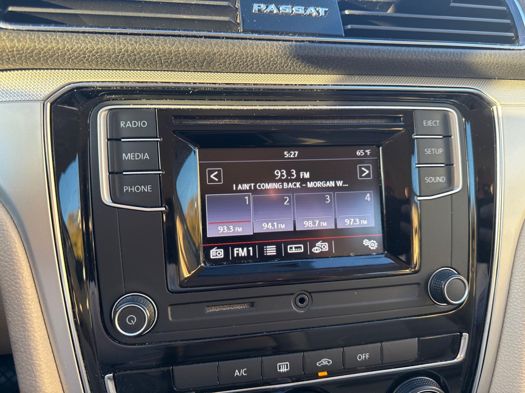 2018 Volkswagen Passat Image 9