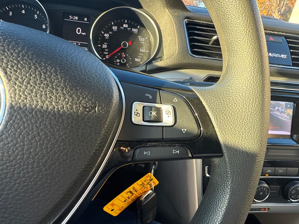 2018 Volkswagen Passat Image 12