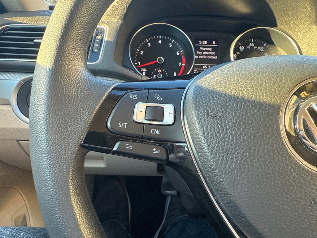 2018 Volkswagen Passat Image 13