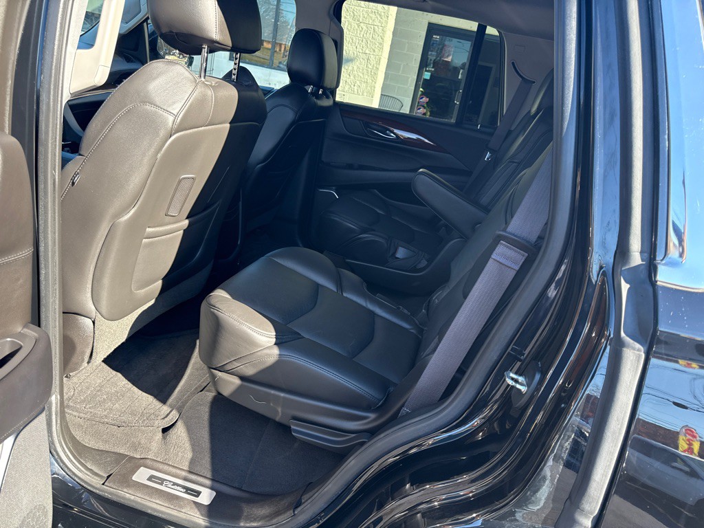 2016 Cadillac Escalade Image 9