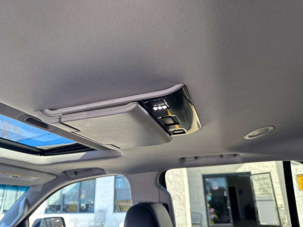 2016 Cadillac Escalade Image 11