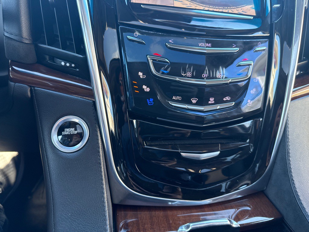 2016 Cadillac Escalade Image 16