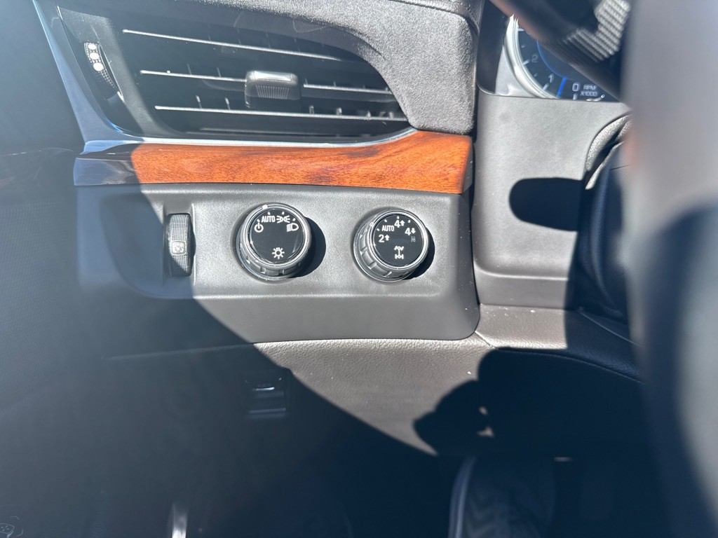 2016 Cadillac Escalade Image 19