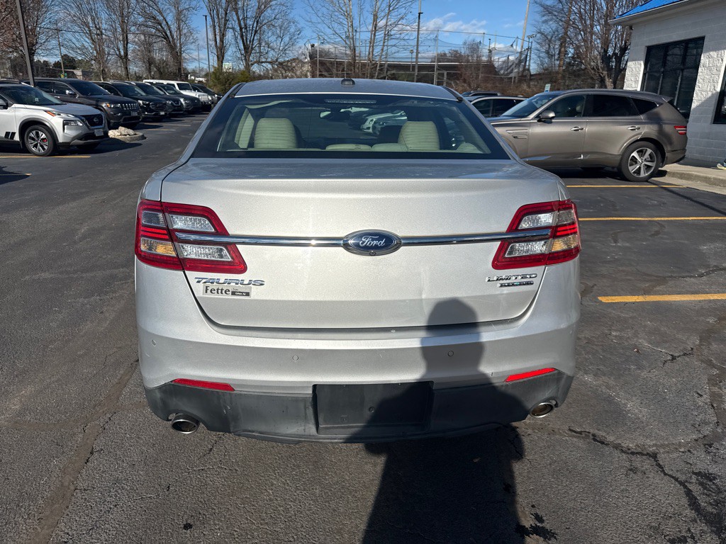 2015 Ford Taurus Image 5