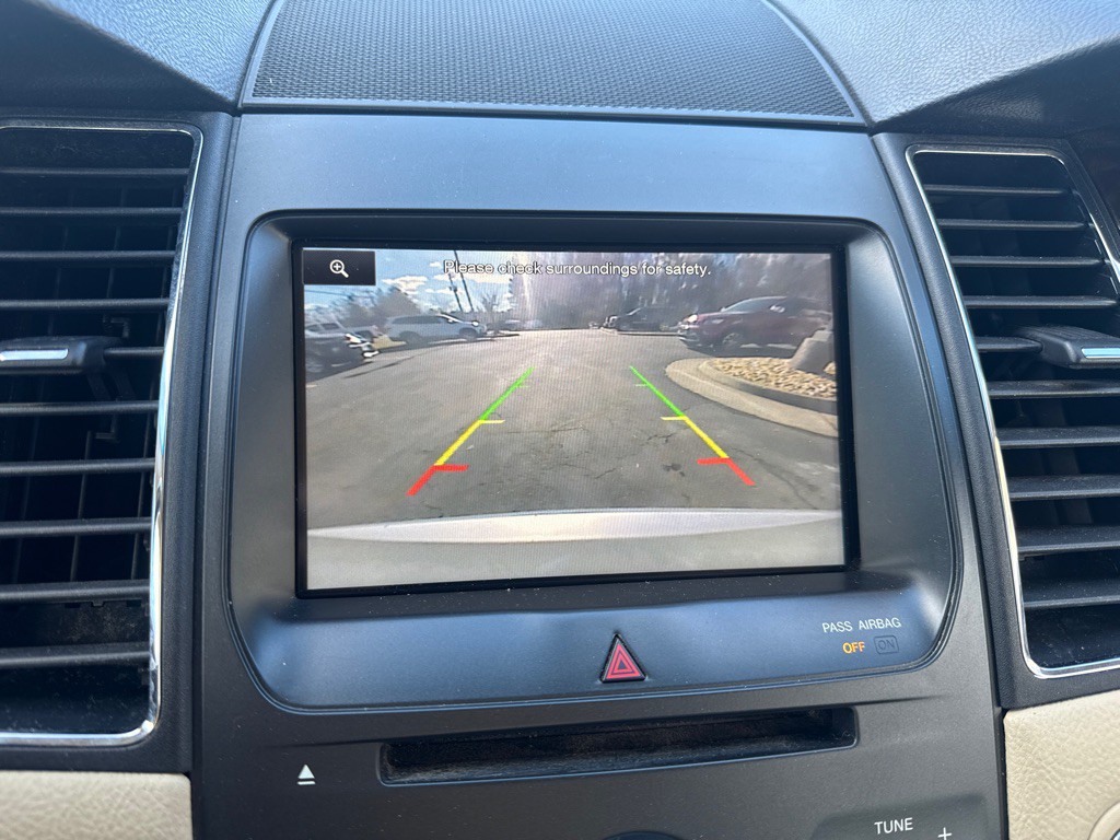 2015 Ford Taurus Image 11