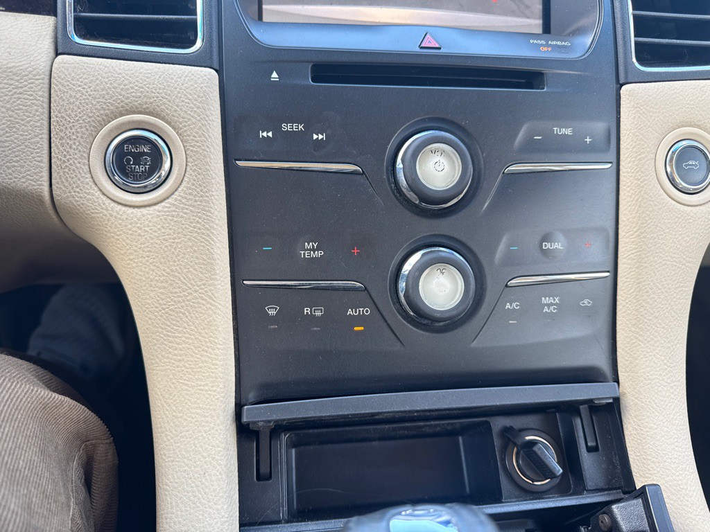 2015 Ford Taurus Image 12