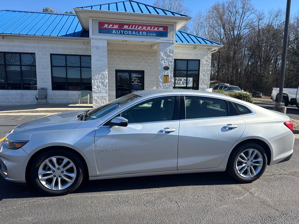 2018 Chevrolet Malibu Image 2