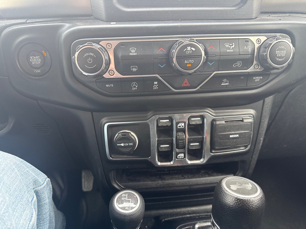 2015 Jeep Wrangler Unlimited Image 25