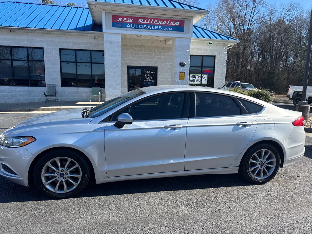 2017 Ford Fusion Image 2