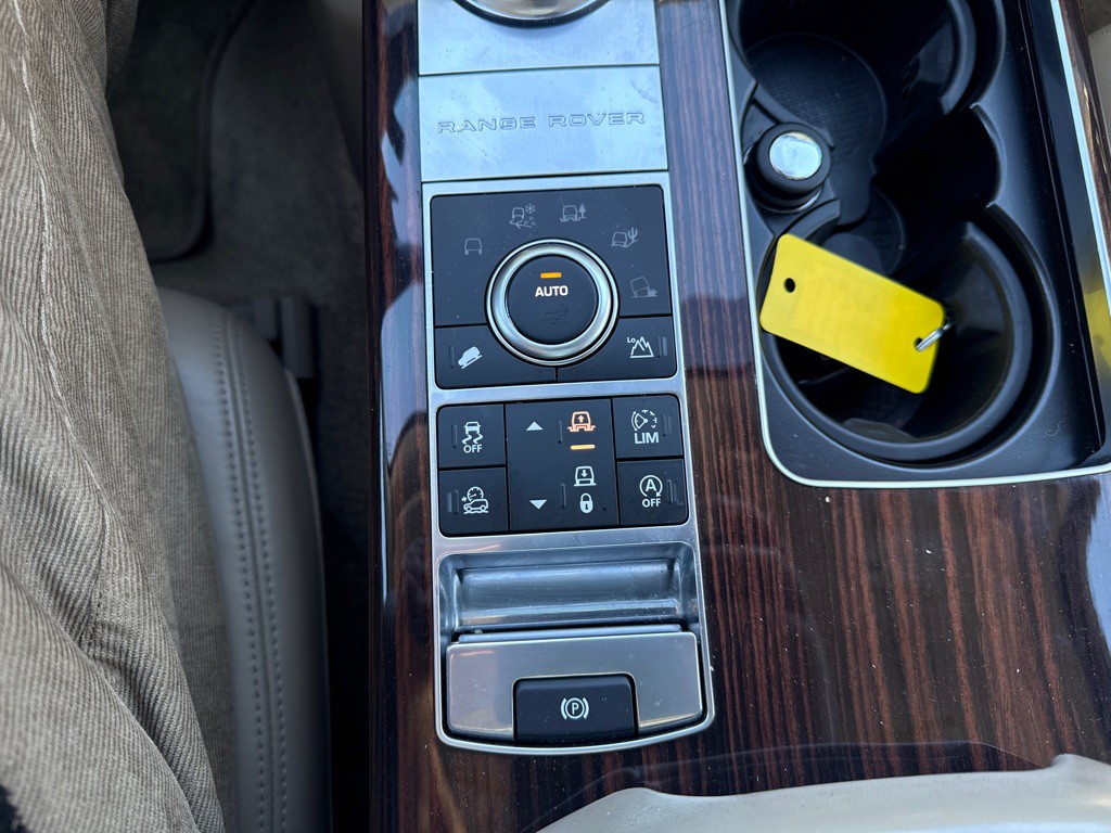 2017 Land Rover Range Rover Image 16