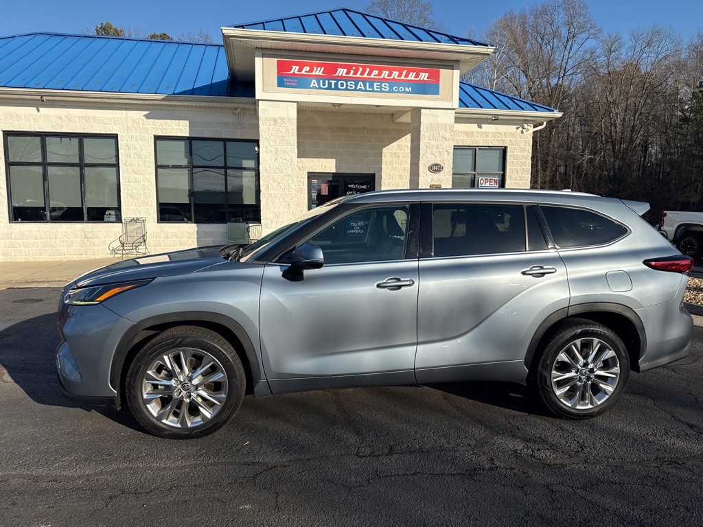 2021 Toyota Highlander Image 2