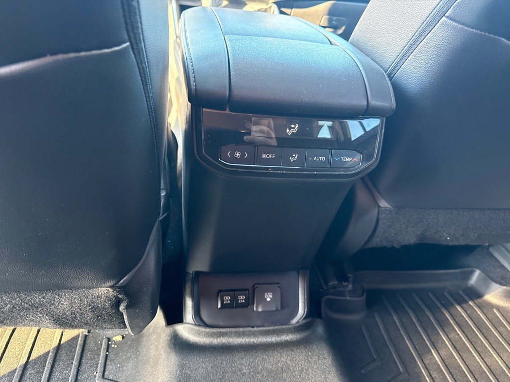 2021 Toyota Highlander Image 9