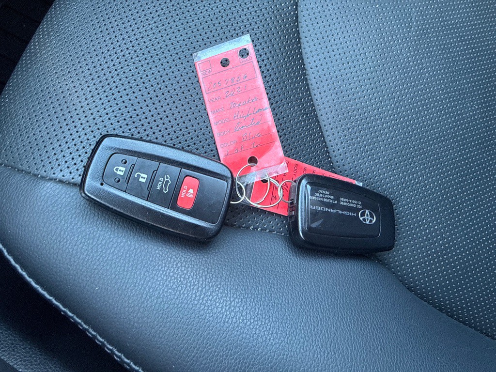 2021 Toyota Highlander Image 22