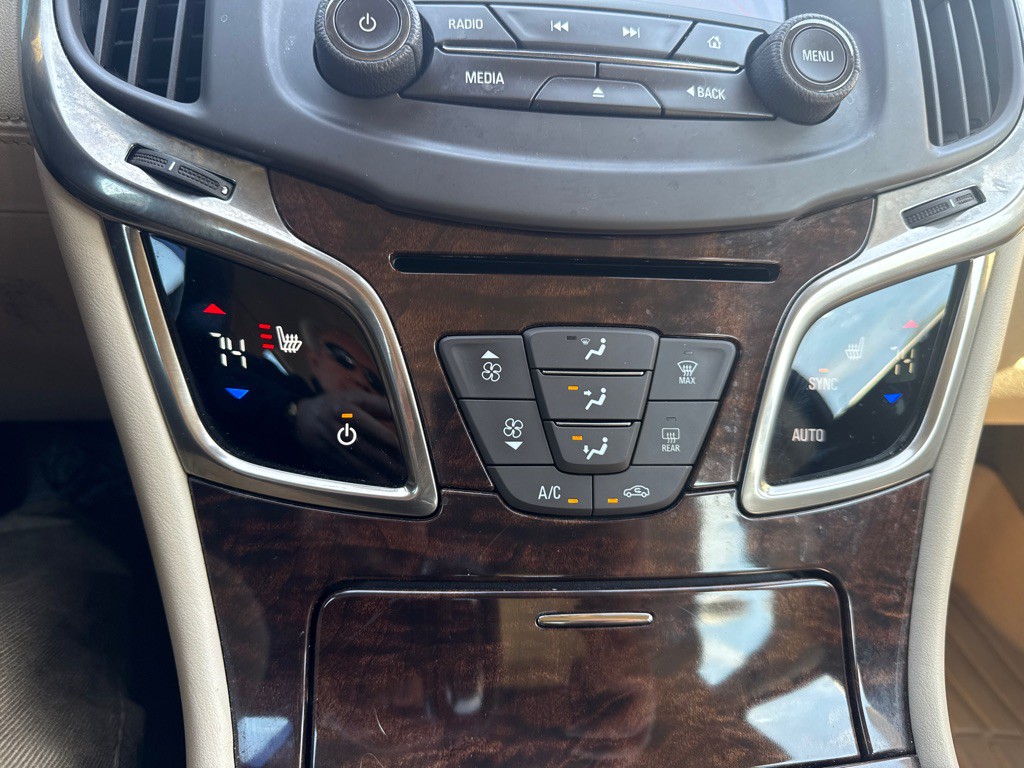 2015 Buick Lacrosse Image 12