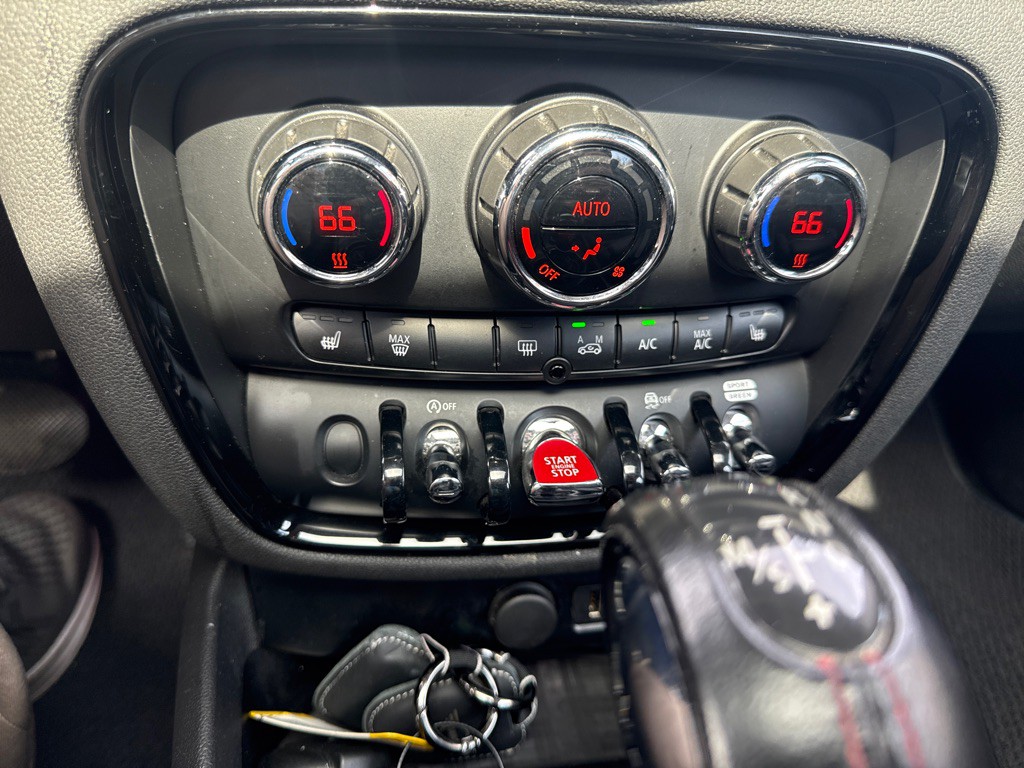 2019 MINI Cooper Image 13