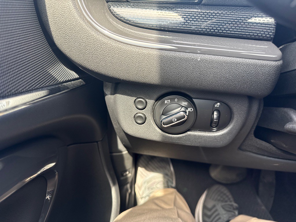 2019 MINI Cooper Image 19