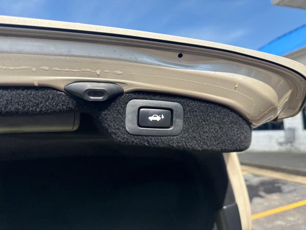 2012 Lexus LS Image 7